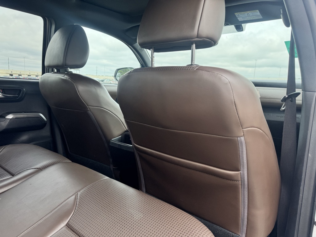 2016 Toyota Tacoma Limited photo 27