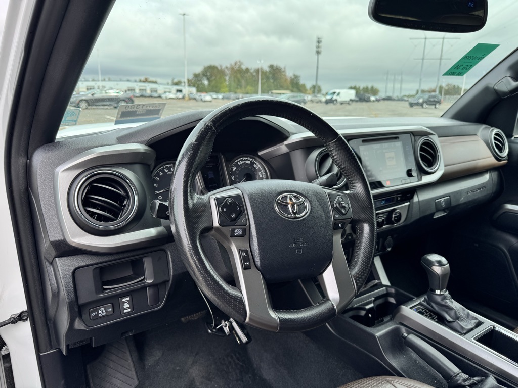2016 Toyota Tacoma Limited photo 9