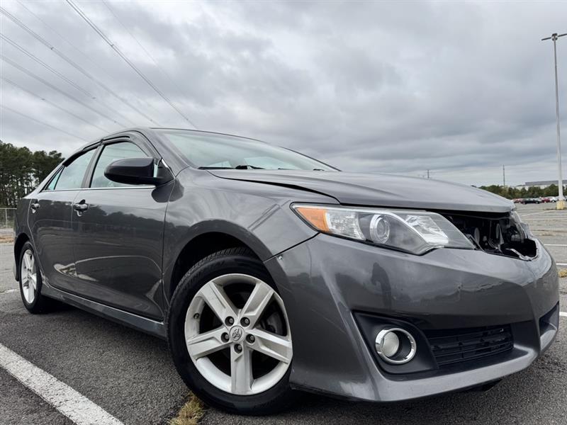 2014 TOYOTA CAMRY SE