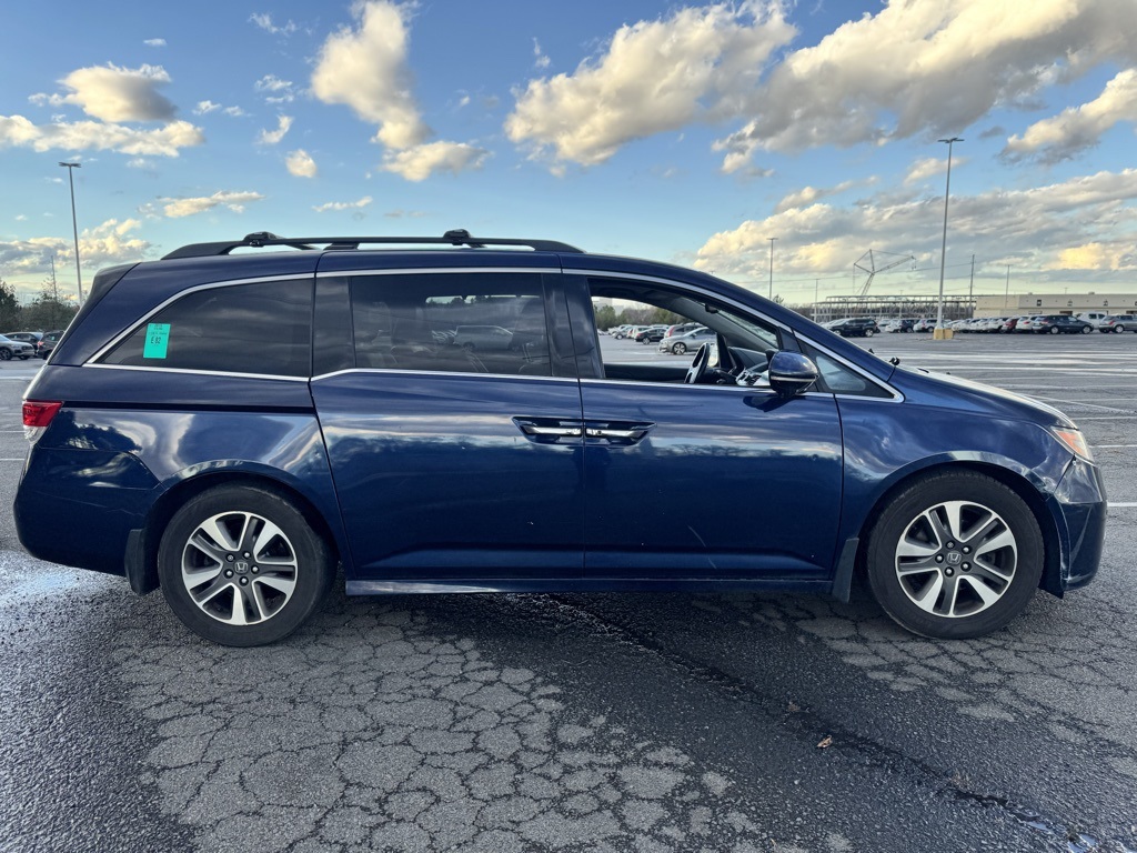 2015 Honda Odyssey Touring photo 4