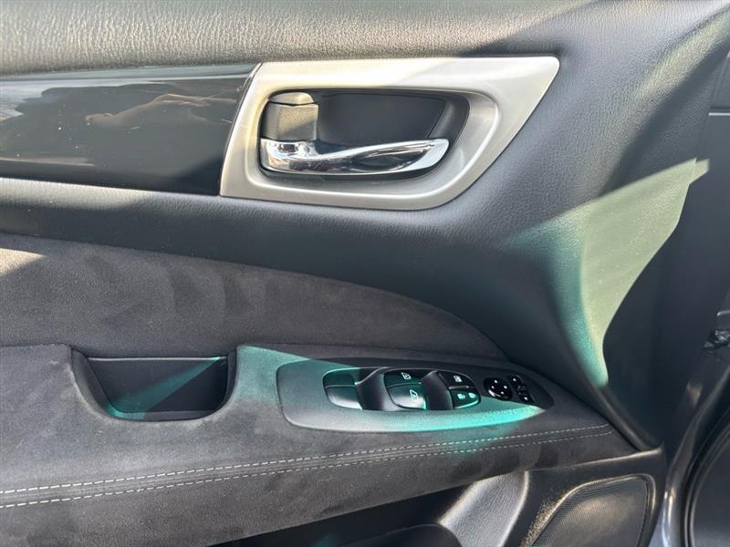 2013 NISSAN PATHFINDER SV