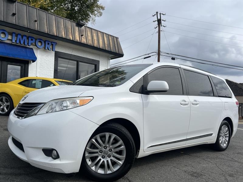 2012 TOYOTA SIENNA XLE