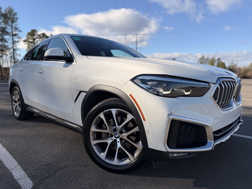 2021 BMW X6 40i's photo