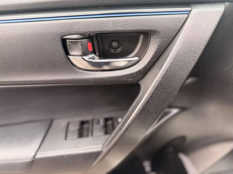 2018 TOYOTA COROLLA SE