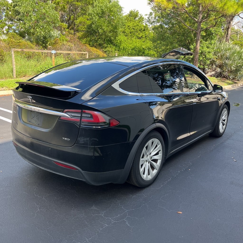 2018 Tesla Model X 75D photo 3