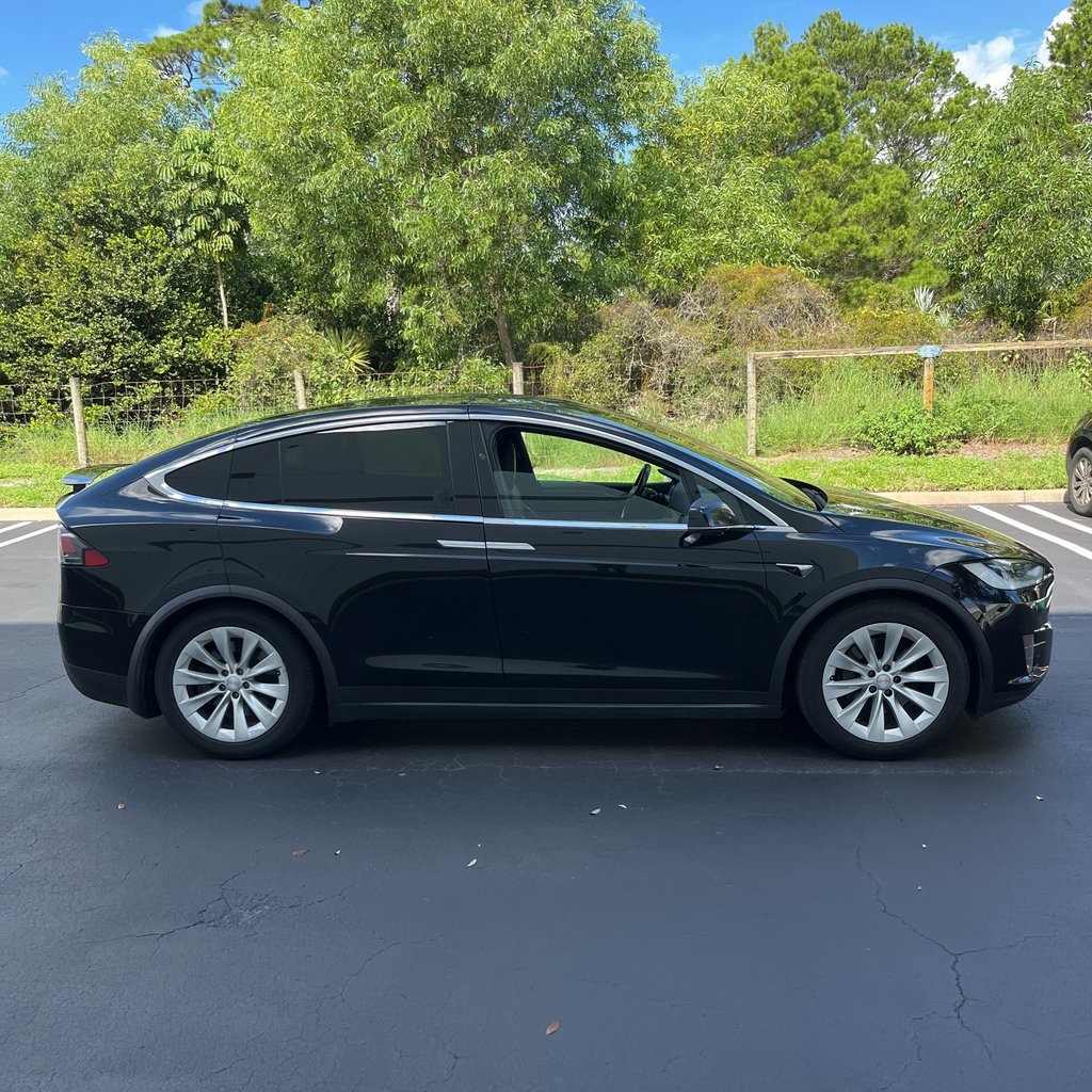 2018 Tesla Model X 75D photo 6