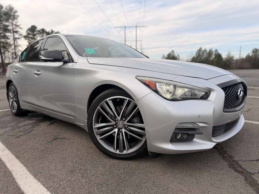 2017 INFINITI Q50 Premium's photo