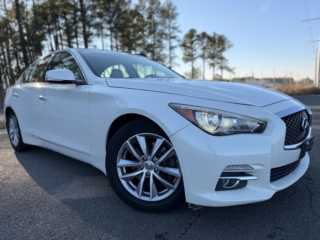 2016 INFINITI Q50 Premium's photo