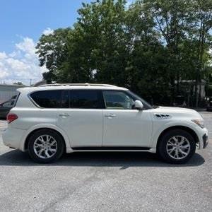 2012 INFINITI QX56 8-PASSENGER