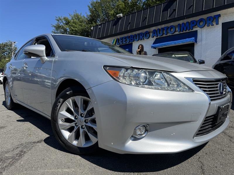2014 Lexus ES 300h's photo