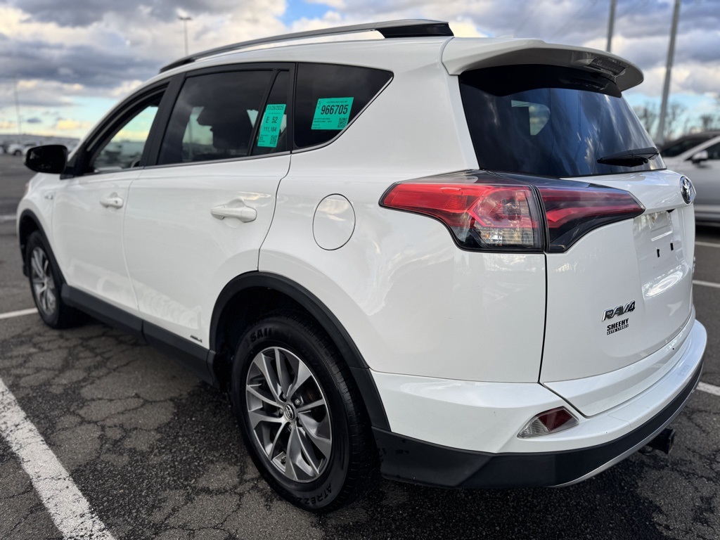 2018 Toyota RAV4 Hybrid LE photo 4
