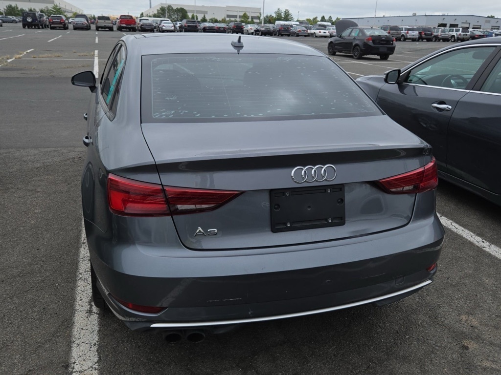 2018 Audi A3 Premium photo 4