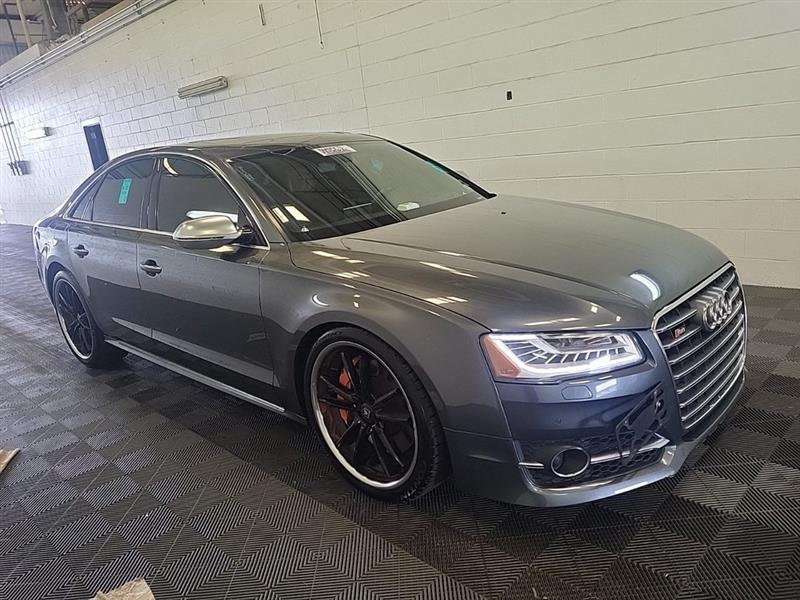 2015 AUDI S8 