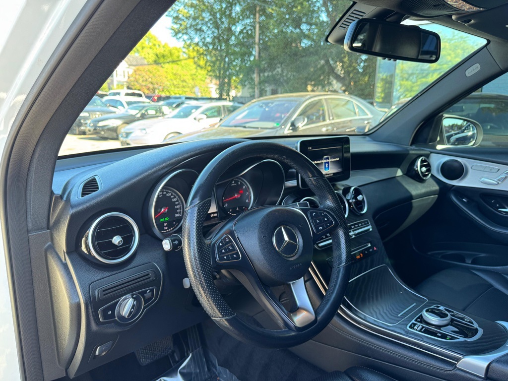 2019 Mercedes Benz GLC 300 photo 9