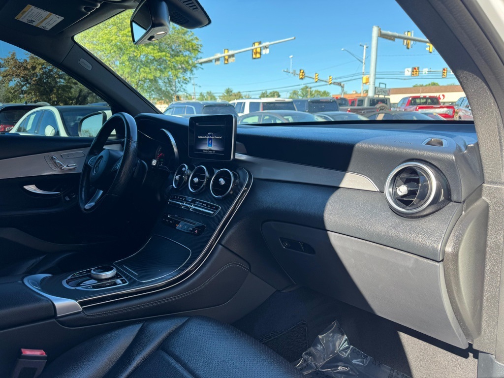 2019 Mercedes Benz GLC 300 photo 10
