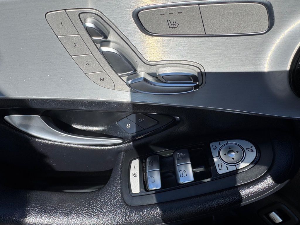 2019 Mercedes Benz GLC 300 photo 8