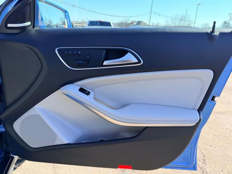 2017 MERCEDES-BENZ GLA250 