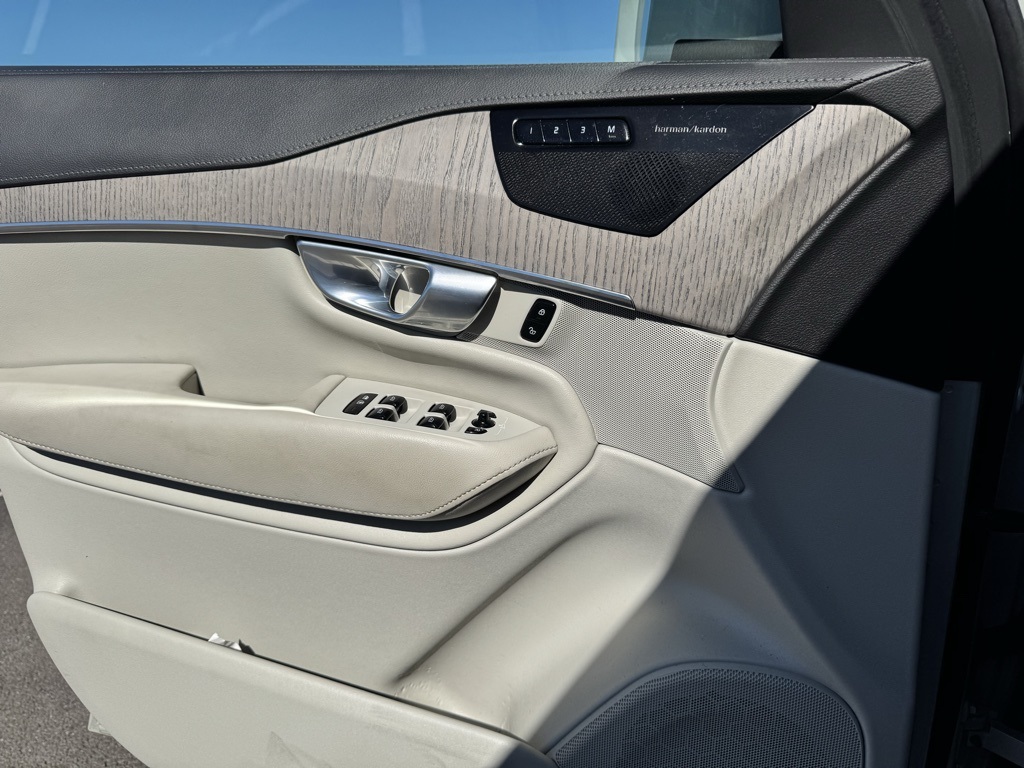 2021 Volvo XC90 Recharge T8 Inscription photo 18