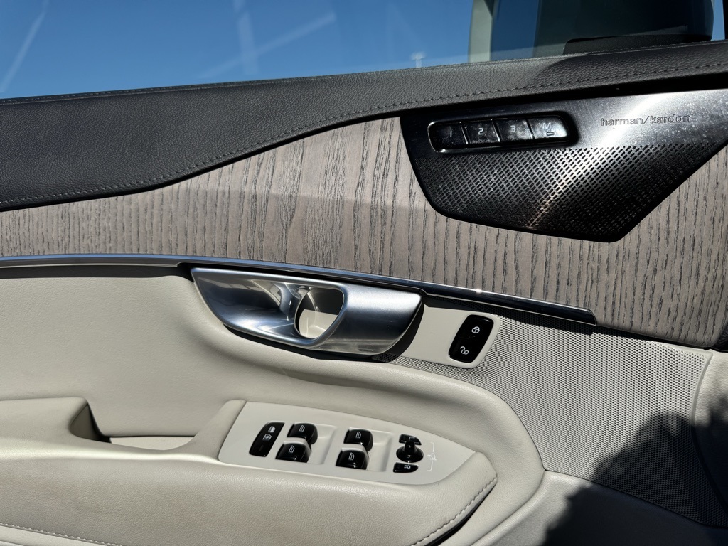 2021 Volvo XC90 Recharge T8 Inscription photo 19