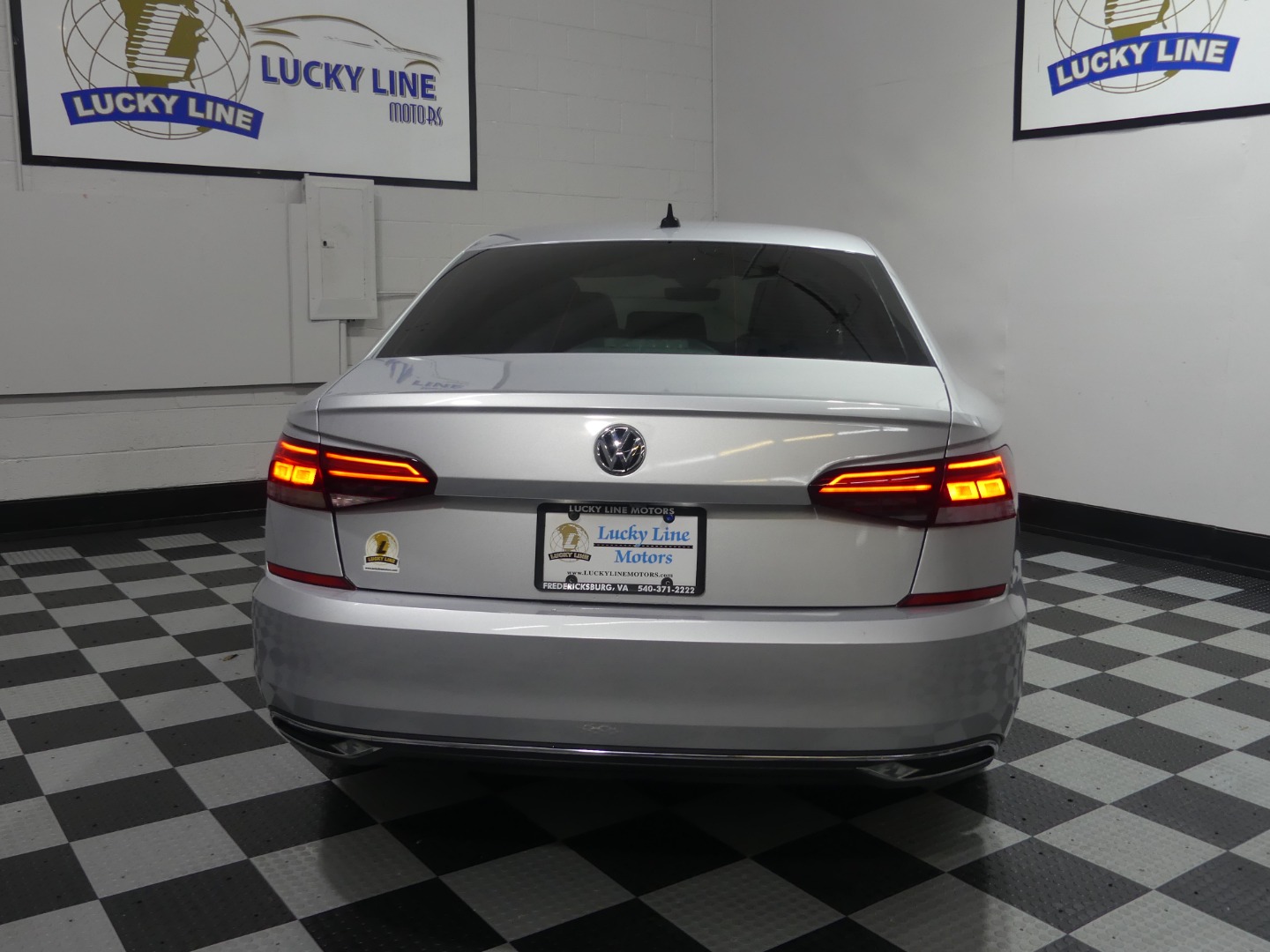 2020 Volkswagen Passat SE photo 4