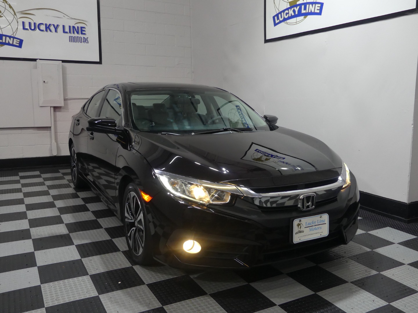 2017 Honda Civic EX-T photo 4
