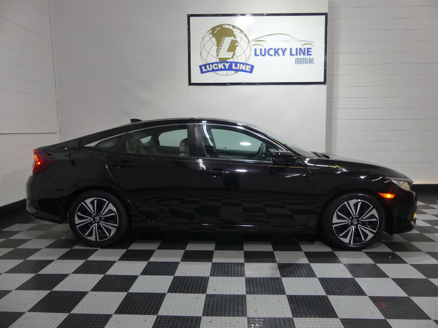 2017 Honda Civic EX-T photo 5