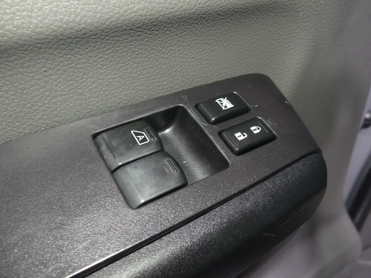 2017 Nissan NV3500 SL Passenger photo 16