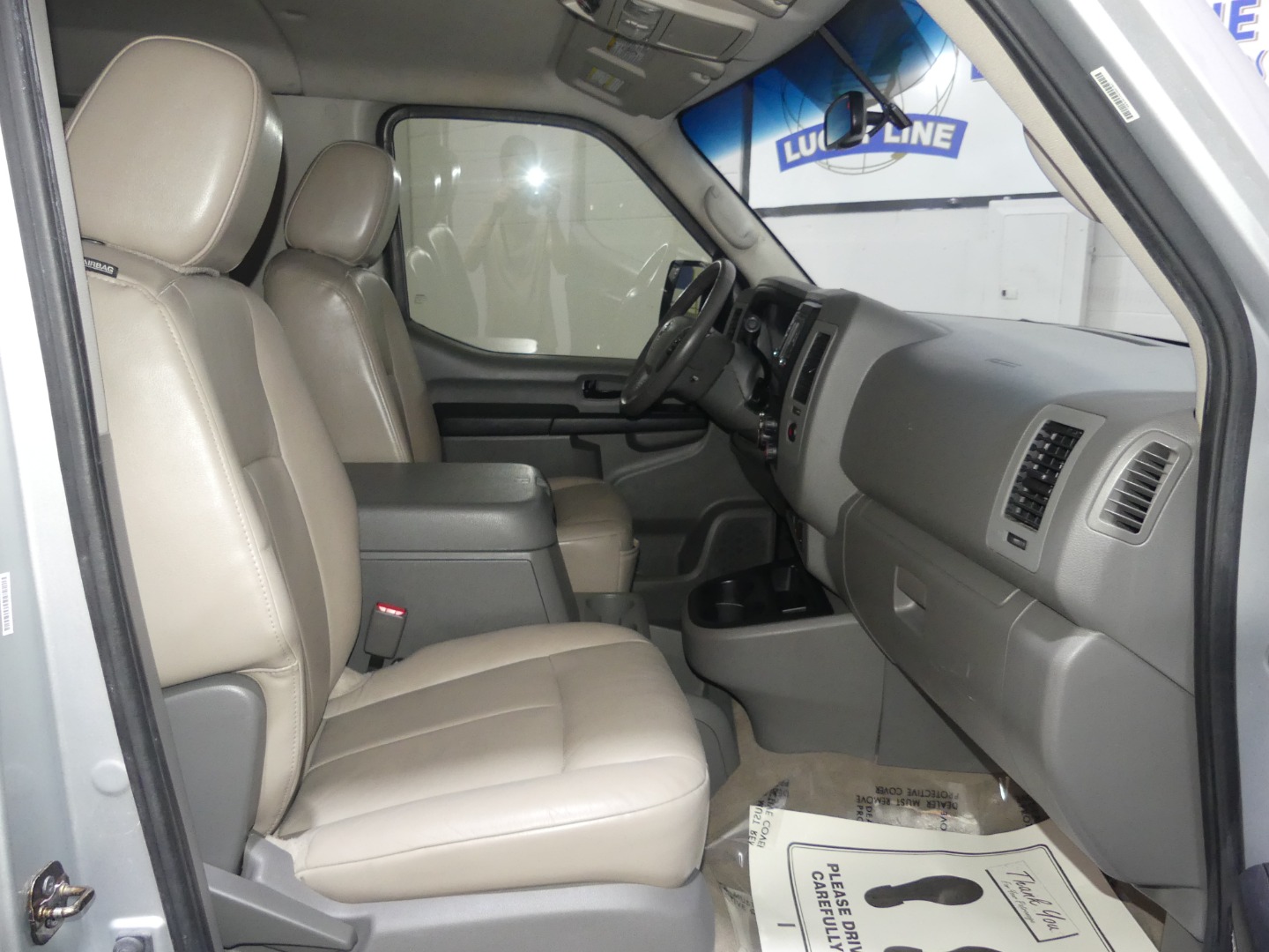 2017 Nissan NV3500 SL Passenger photo 17