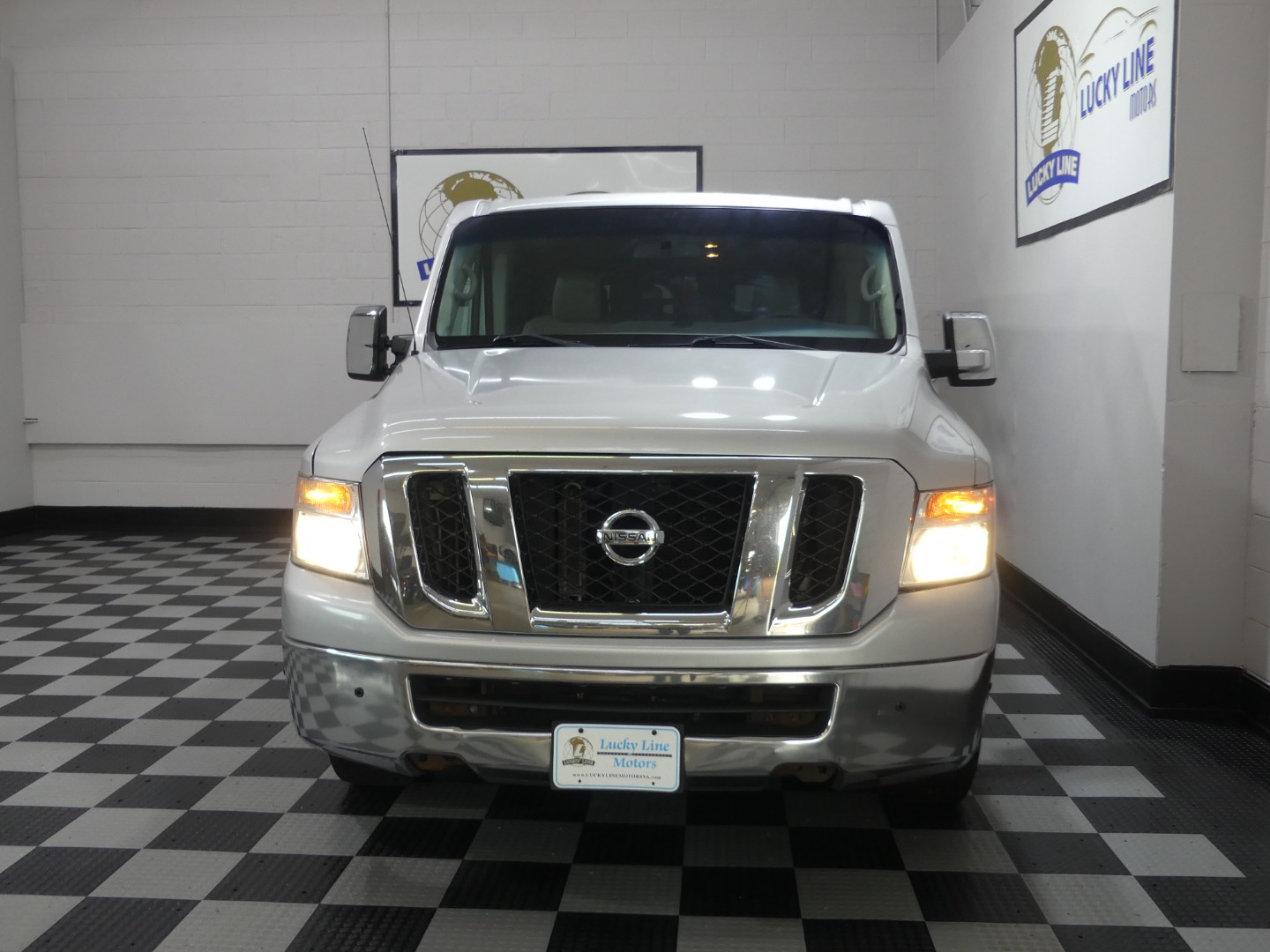 2017 Nissan NV3500 SL Passenger photo 3