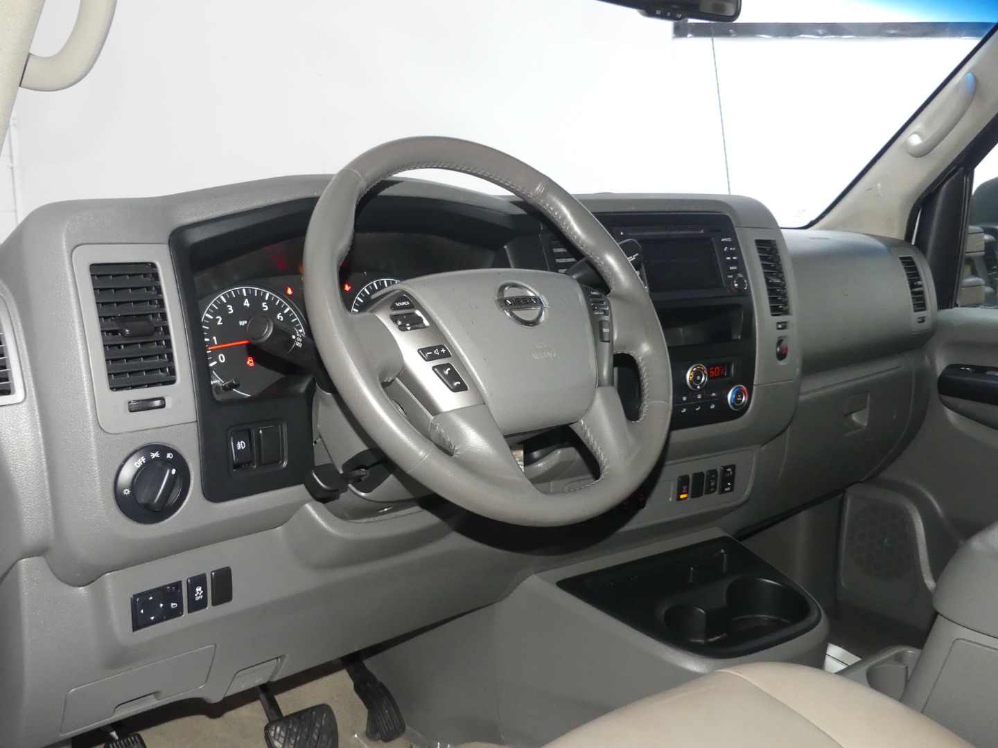 2017 Nissan NV3500 SL Passenger photo 18