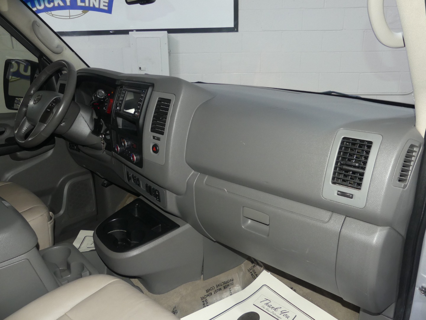 2017 Nissan NV3500 SL Passenger photo 19