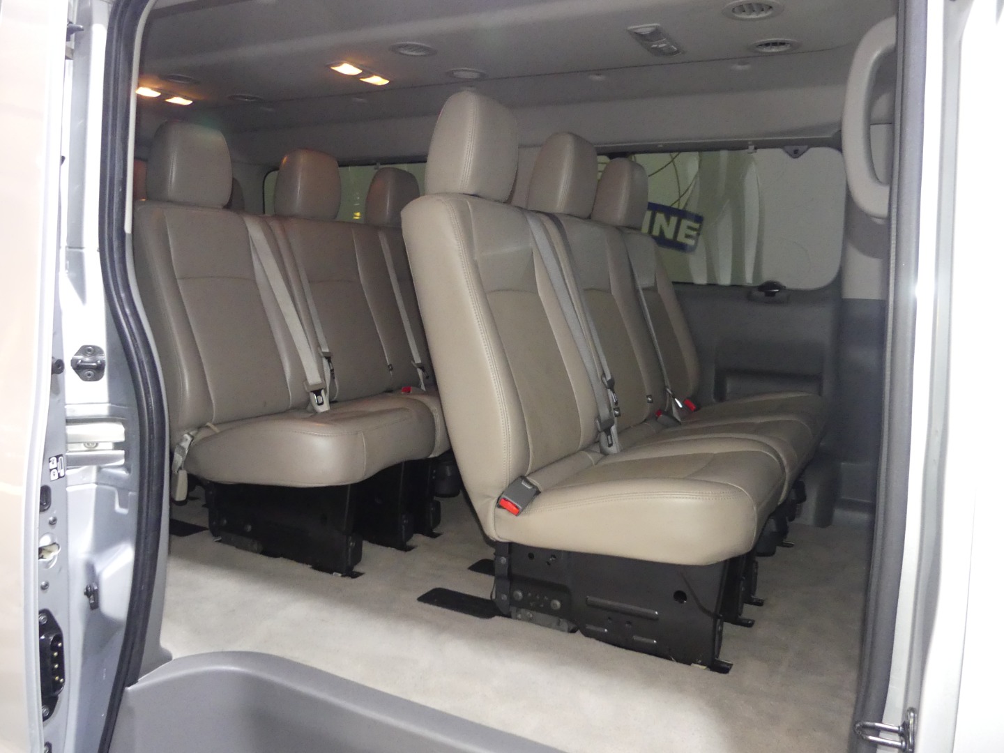2017 Nissan NV3500 SL Passenger photo 20