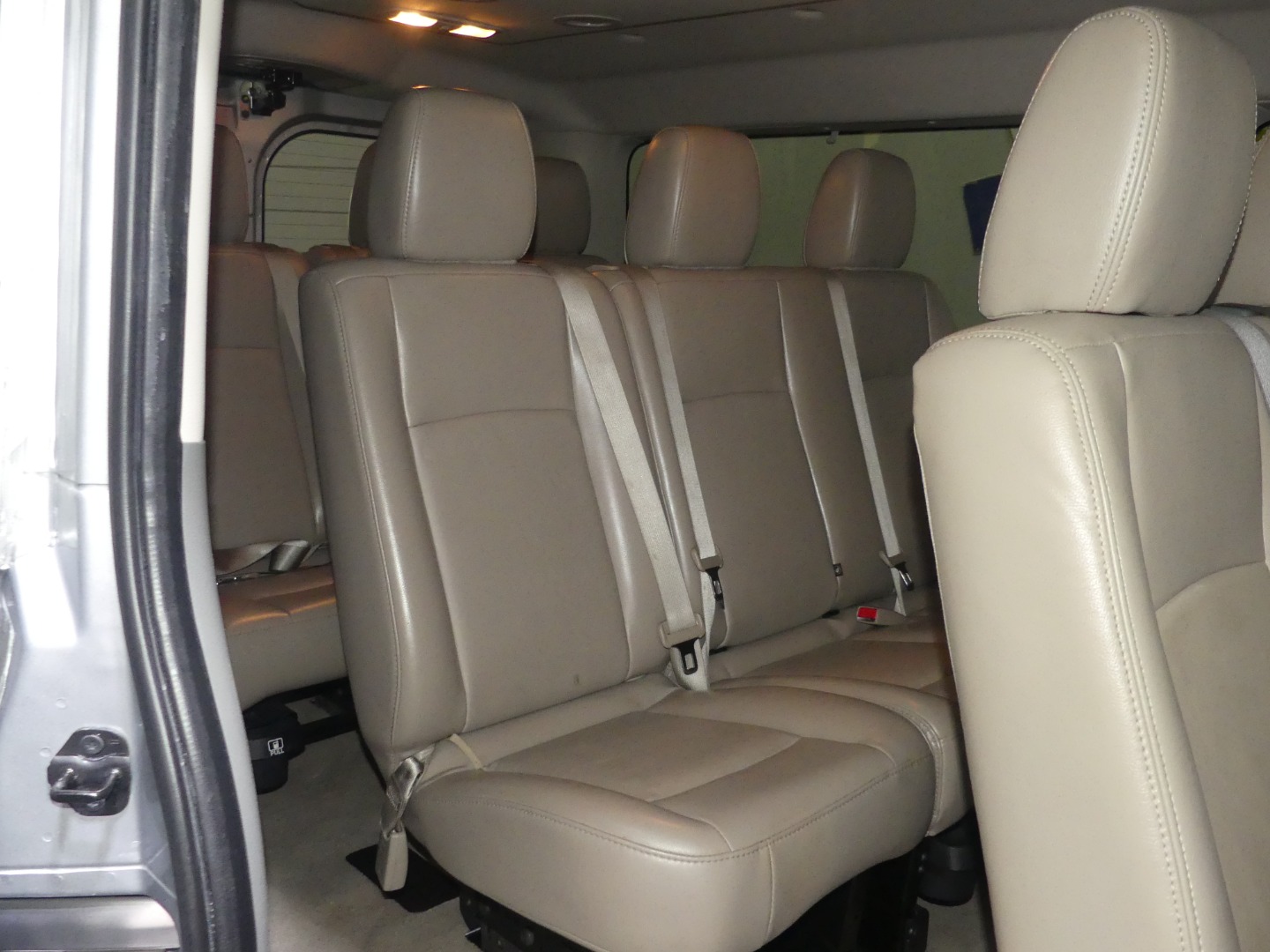 2017 Nissan NV3500 SL Passenger photo 21