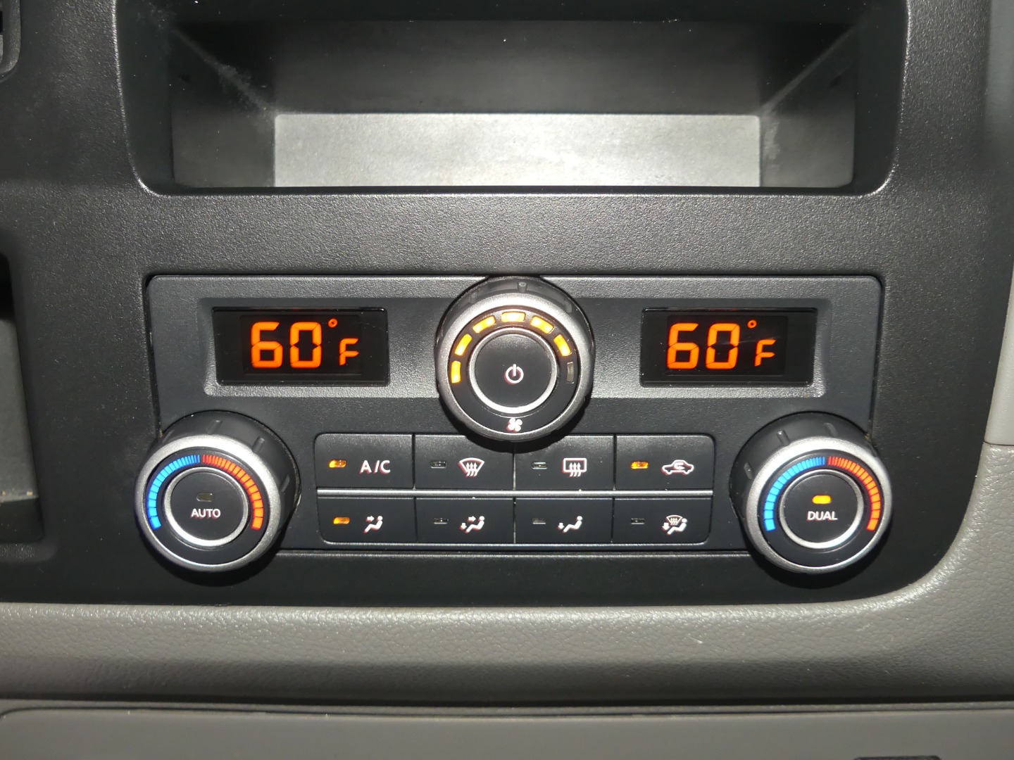 2017 Nissan NV3500 SL Passenger photo 30