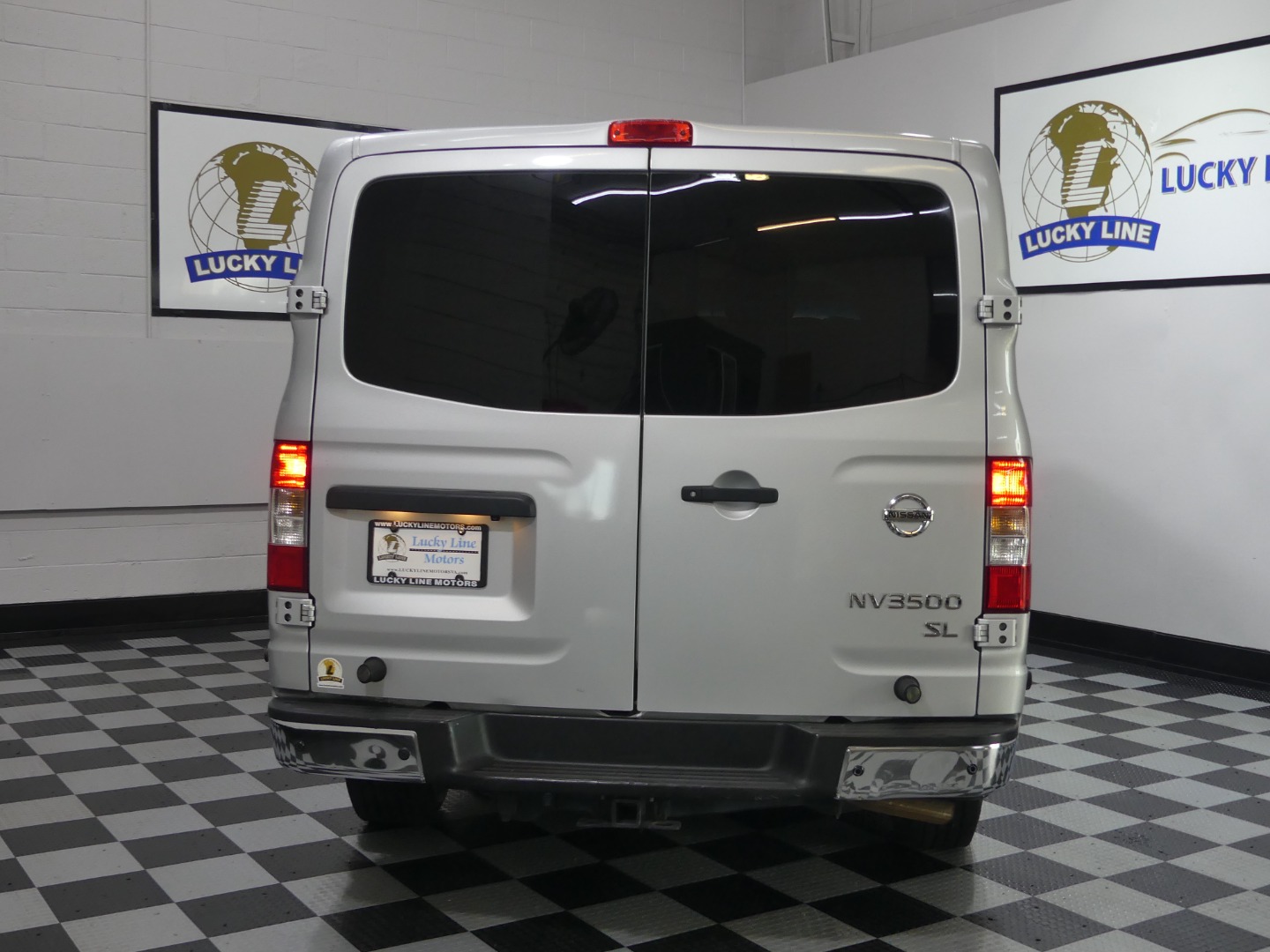 2017 Nissan NV3500 SL Passenger photo 8
