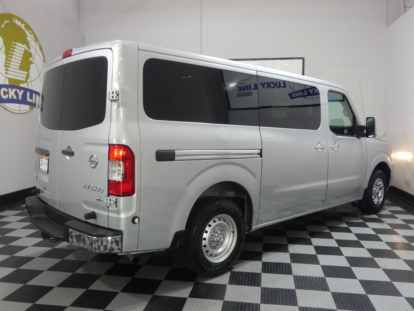 2017 Nissan NV3500 SL Passenger photo 9