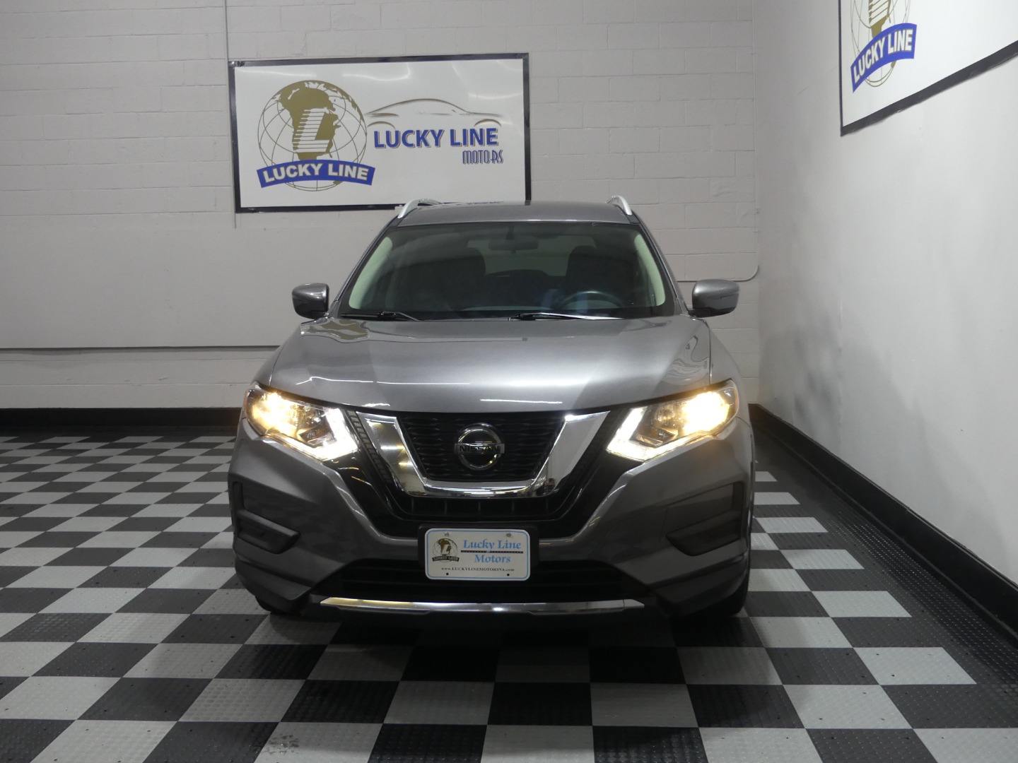 2018 Nissan Rogue SV photo 3