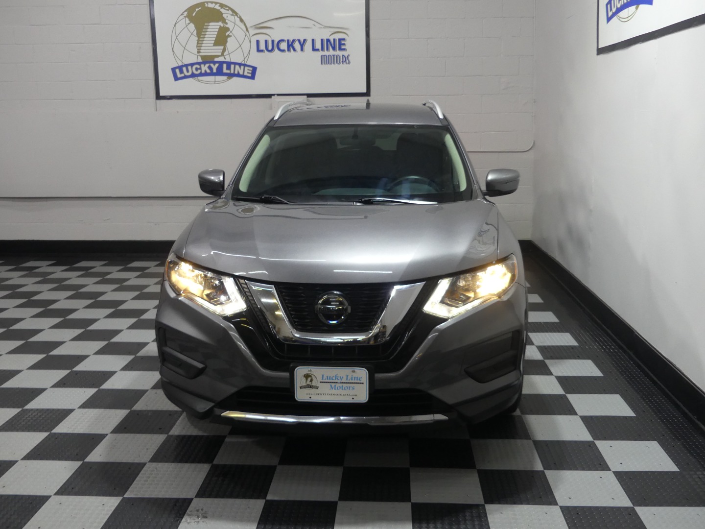 2018 Nissan Rogue SV photo 4
