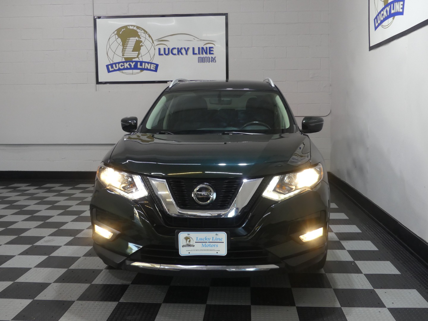 2018 Nissan Rogue SV photo 3