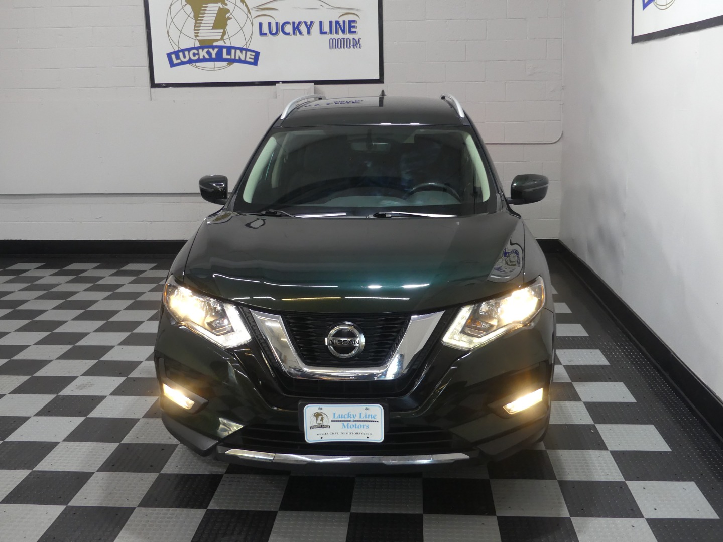 2018 Nissan Rogue SV photo 4