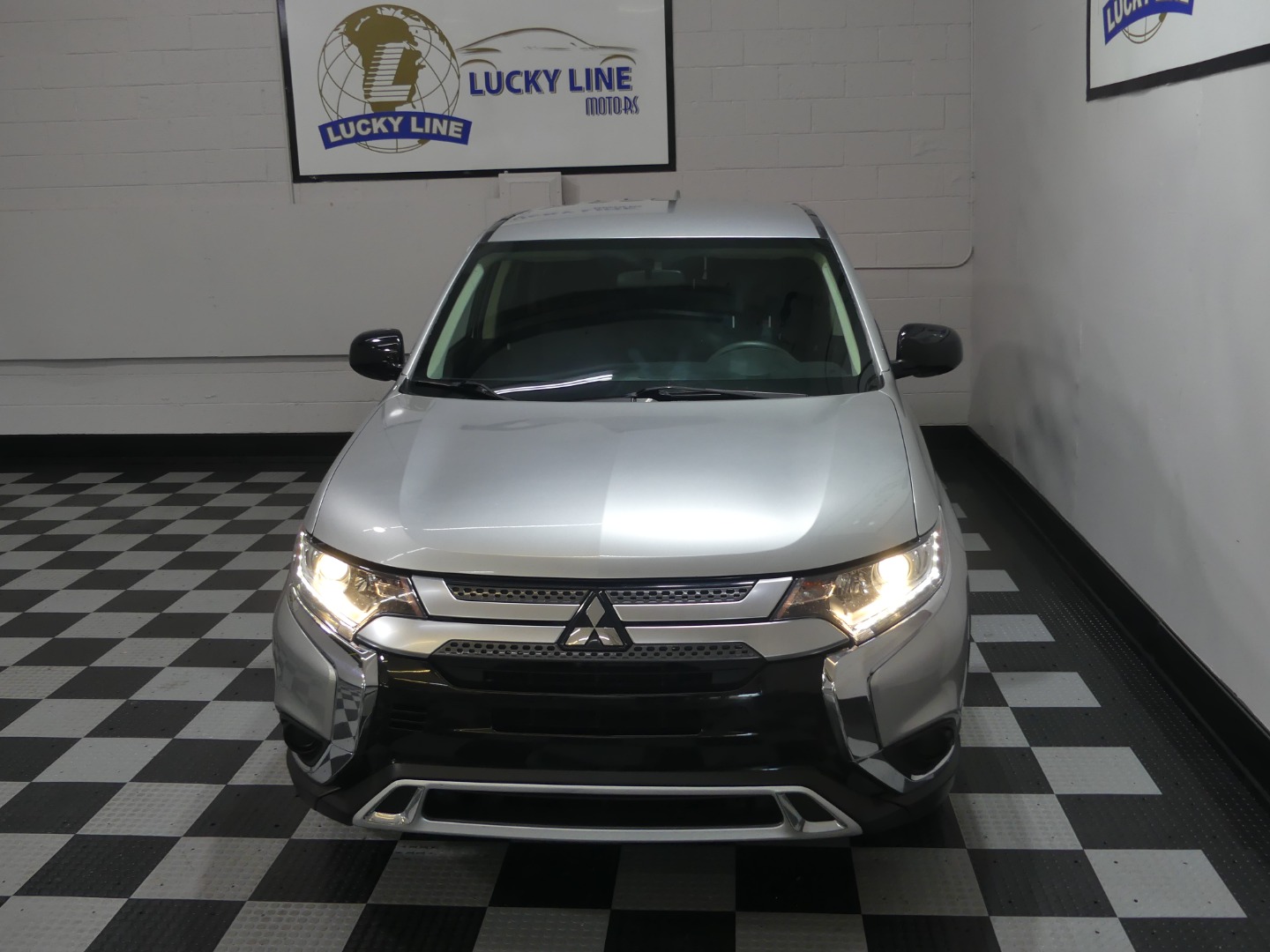 2020 Mitsubishi Outlander ES photo 3