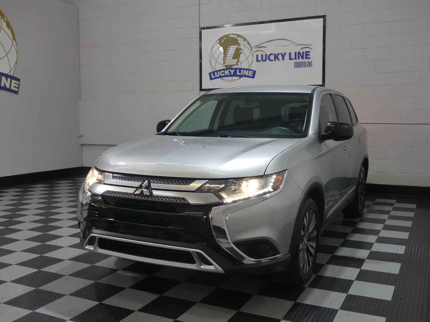 2020 Mitsubishi Outlander ES photo 4