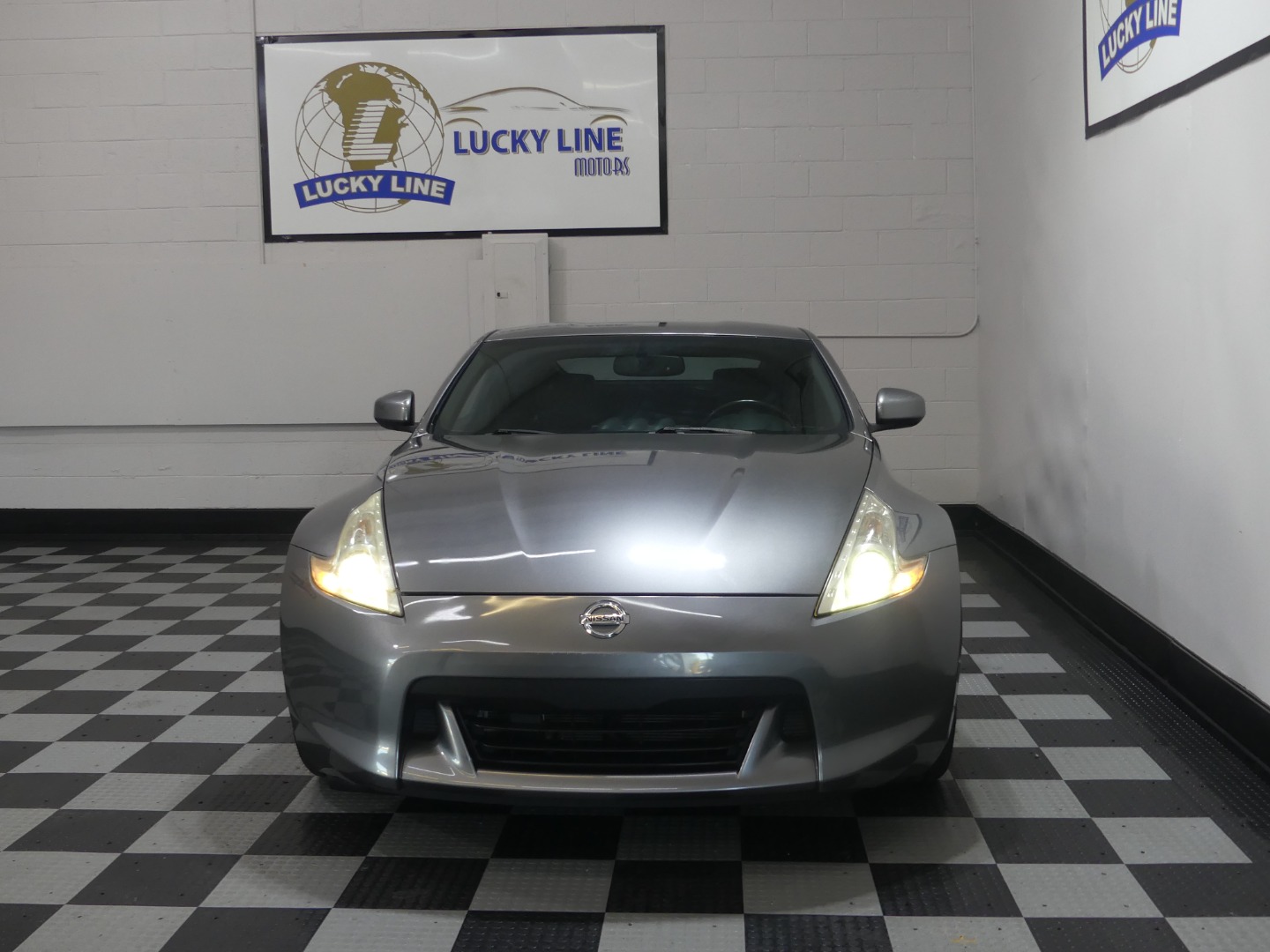 2011 Nissan 370Z Touring photo 3
