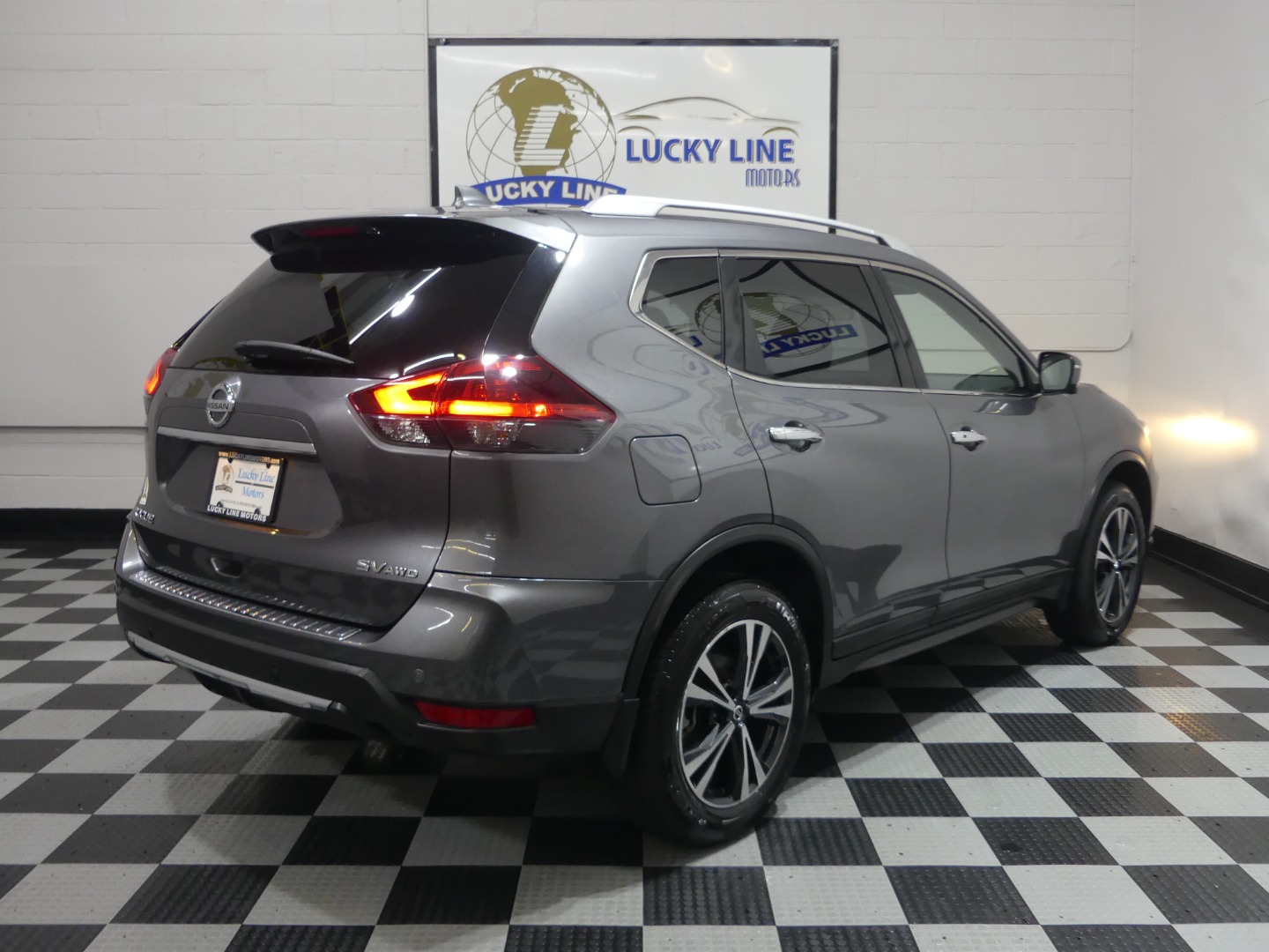 2019 Nissan Rogue SV photo 11