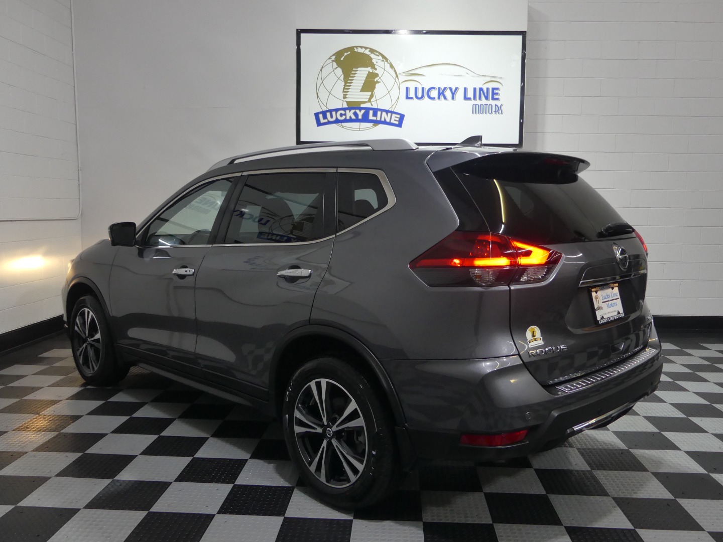 2019 Nissan Rogue SV photo 12