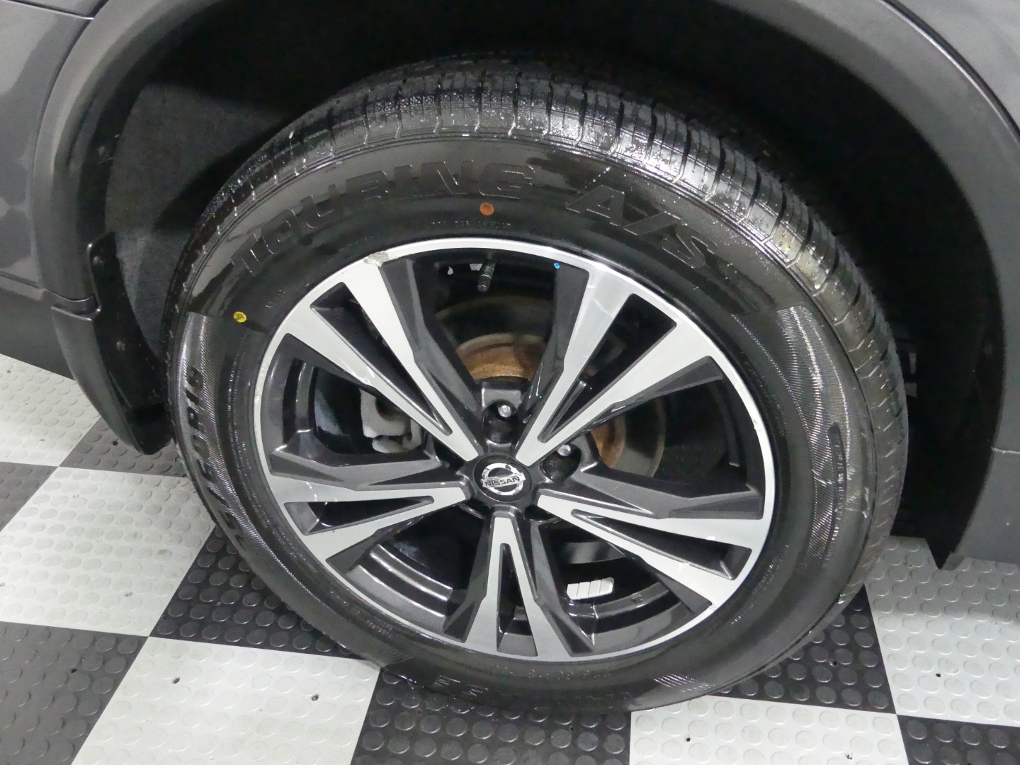 2019 Nissan Rogue SV photo 18