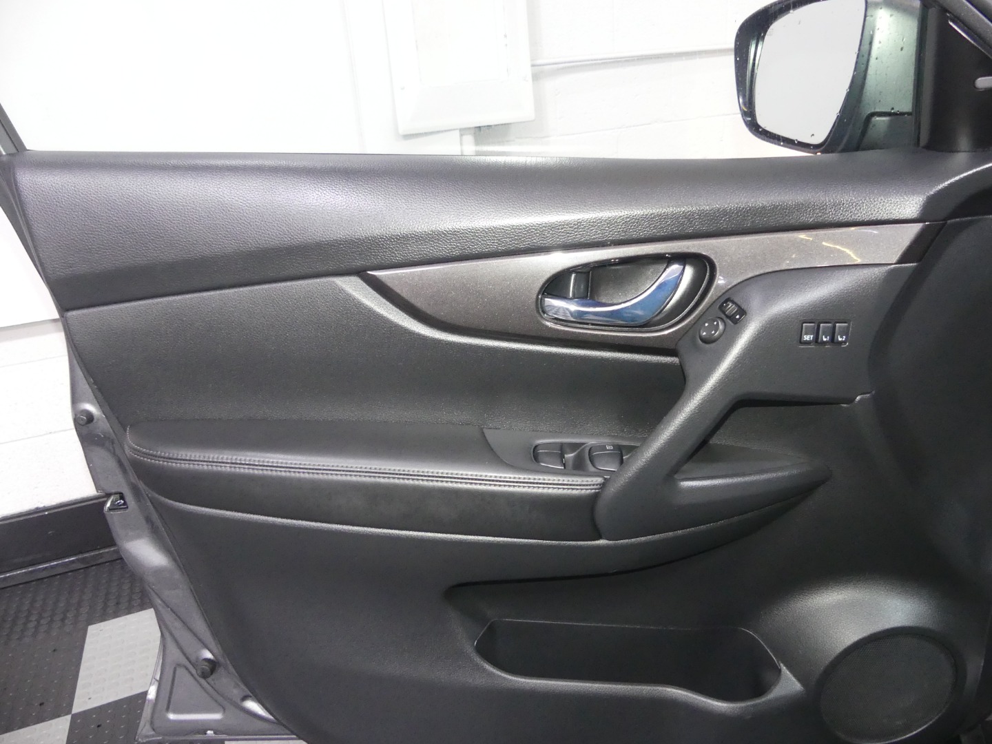 2019 Nissan Rogue SV photo 19