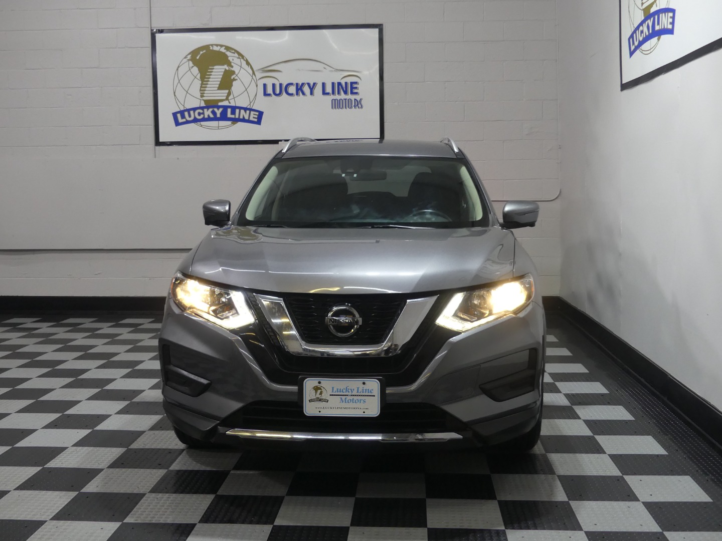 2019 Nissan Rogue SV photo 3