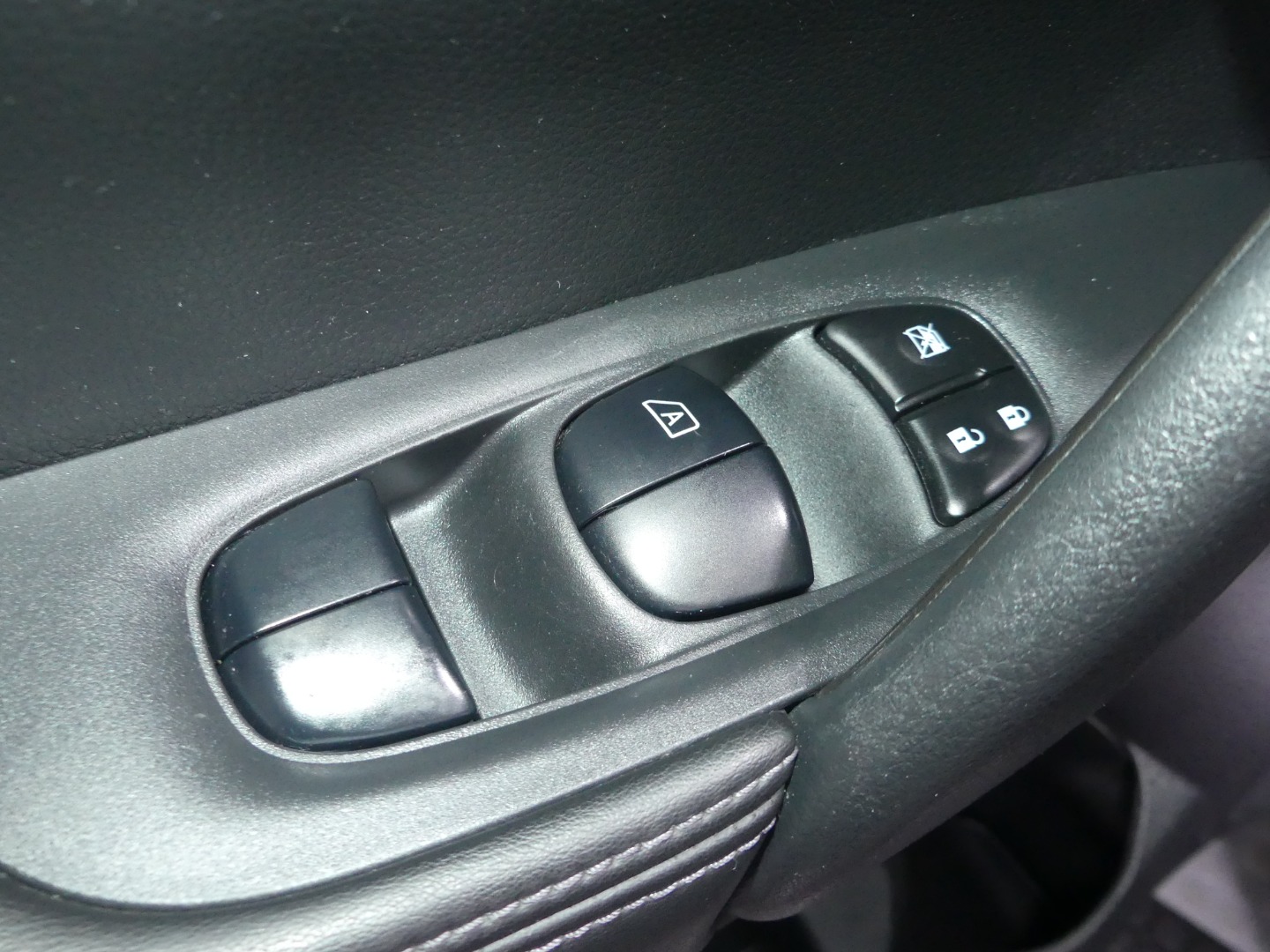 2019 Nissan Rogue SV photo 21