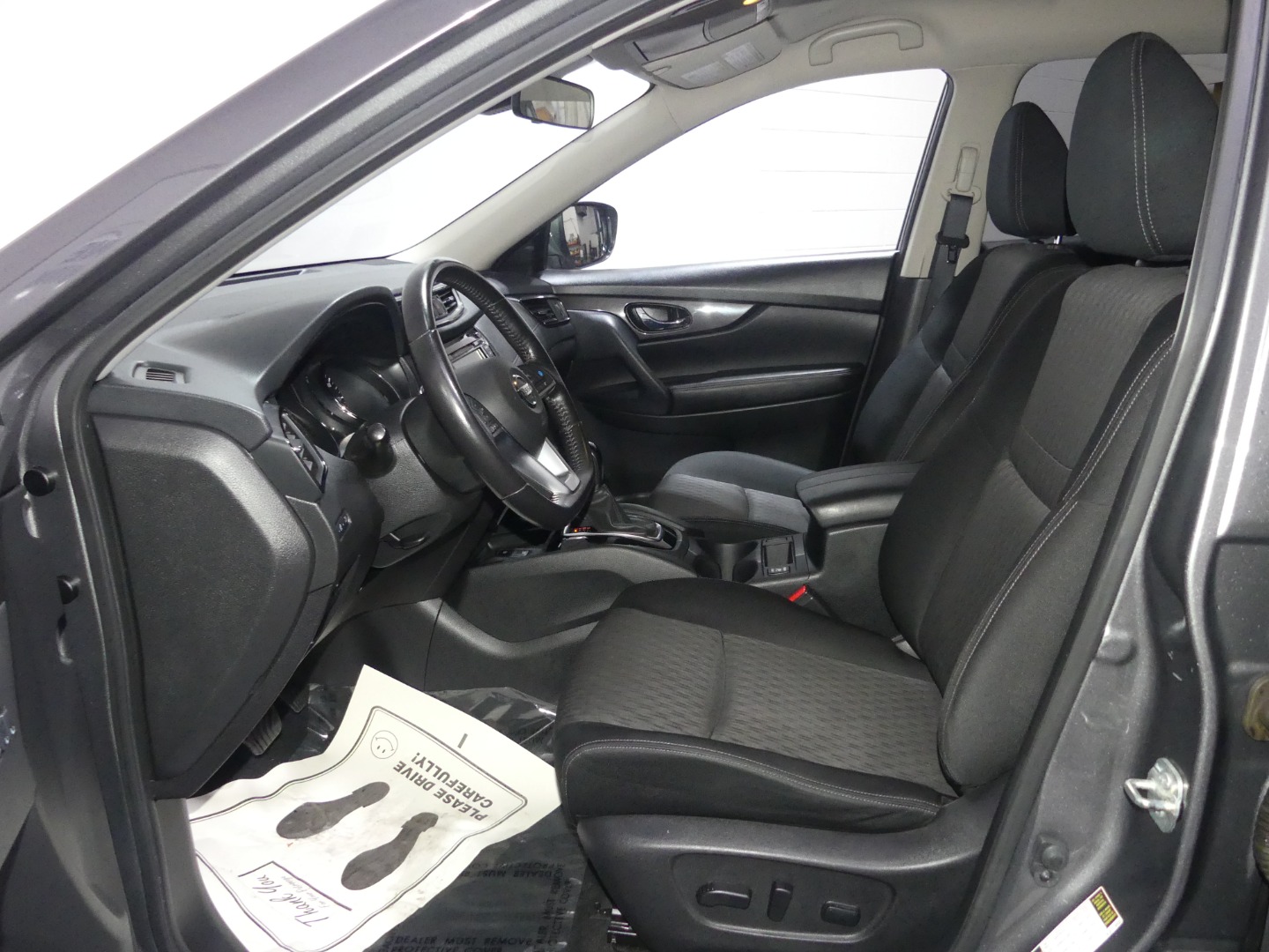 2019 Nissan Rogue SV photo 22